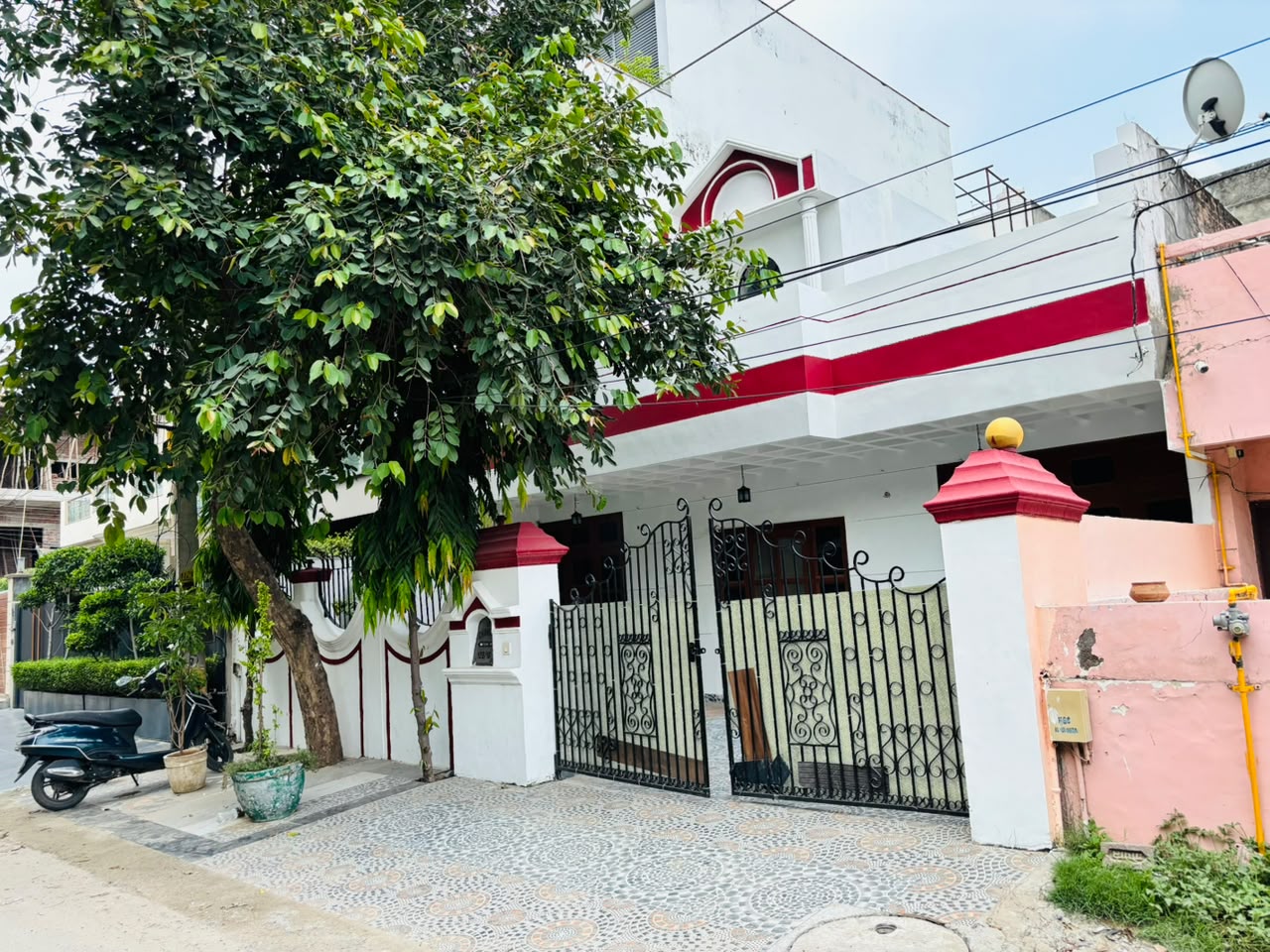 126 sec 16 faridabad near green channel park facing 3 bedrooms ground single floor  — 1