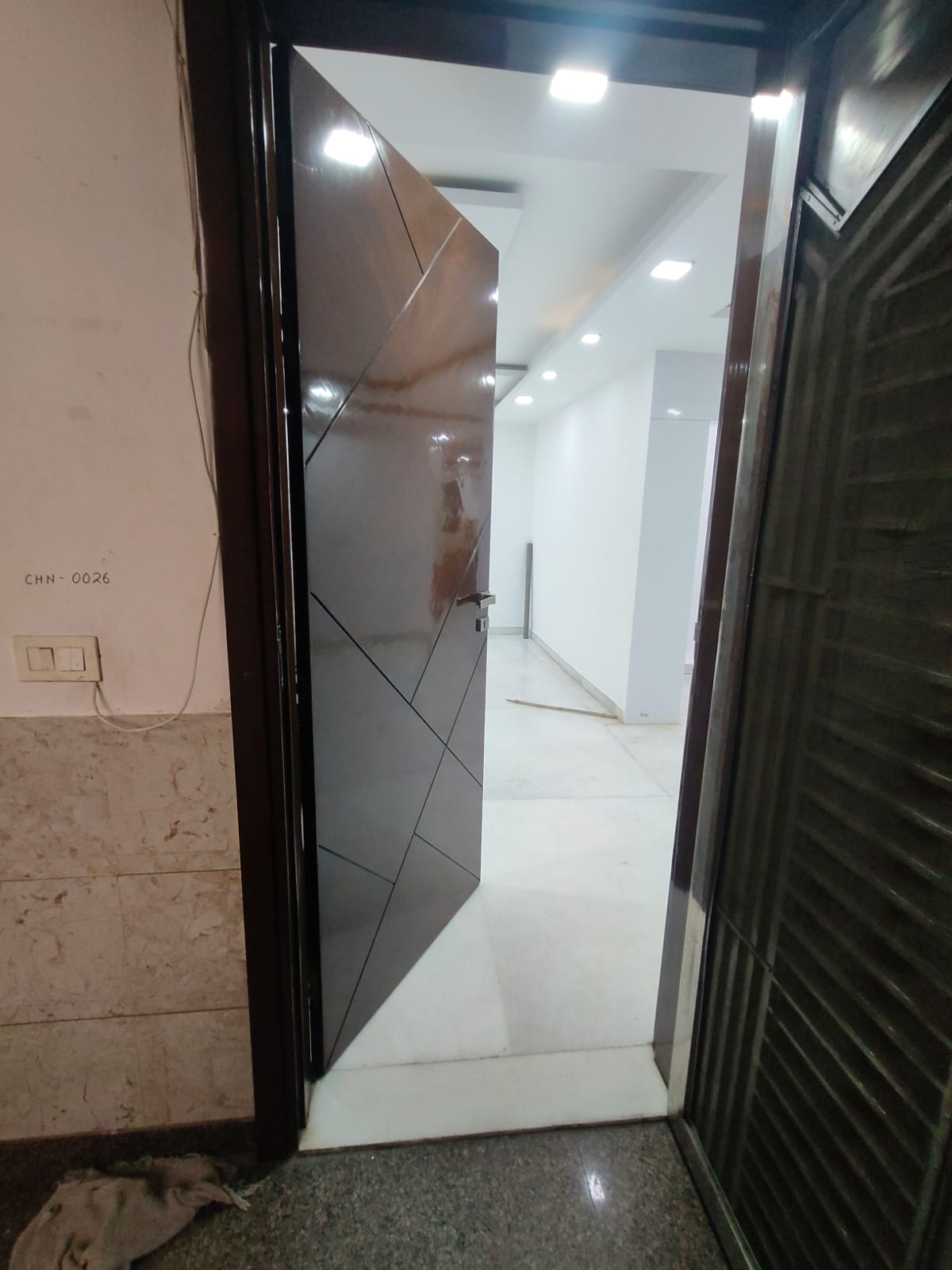 spacious 4BHK near metro, market, school, hospital and main road. — 5
