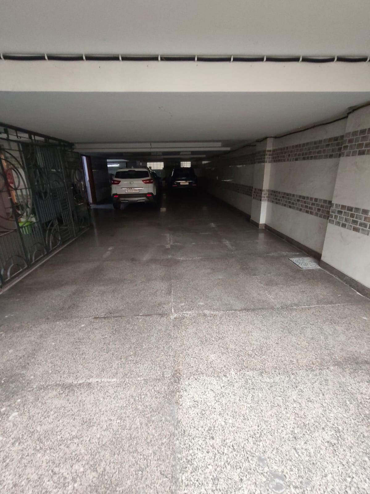 spacious 4BHK near metro, market, school, hospital and main road. — 1